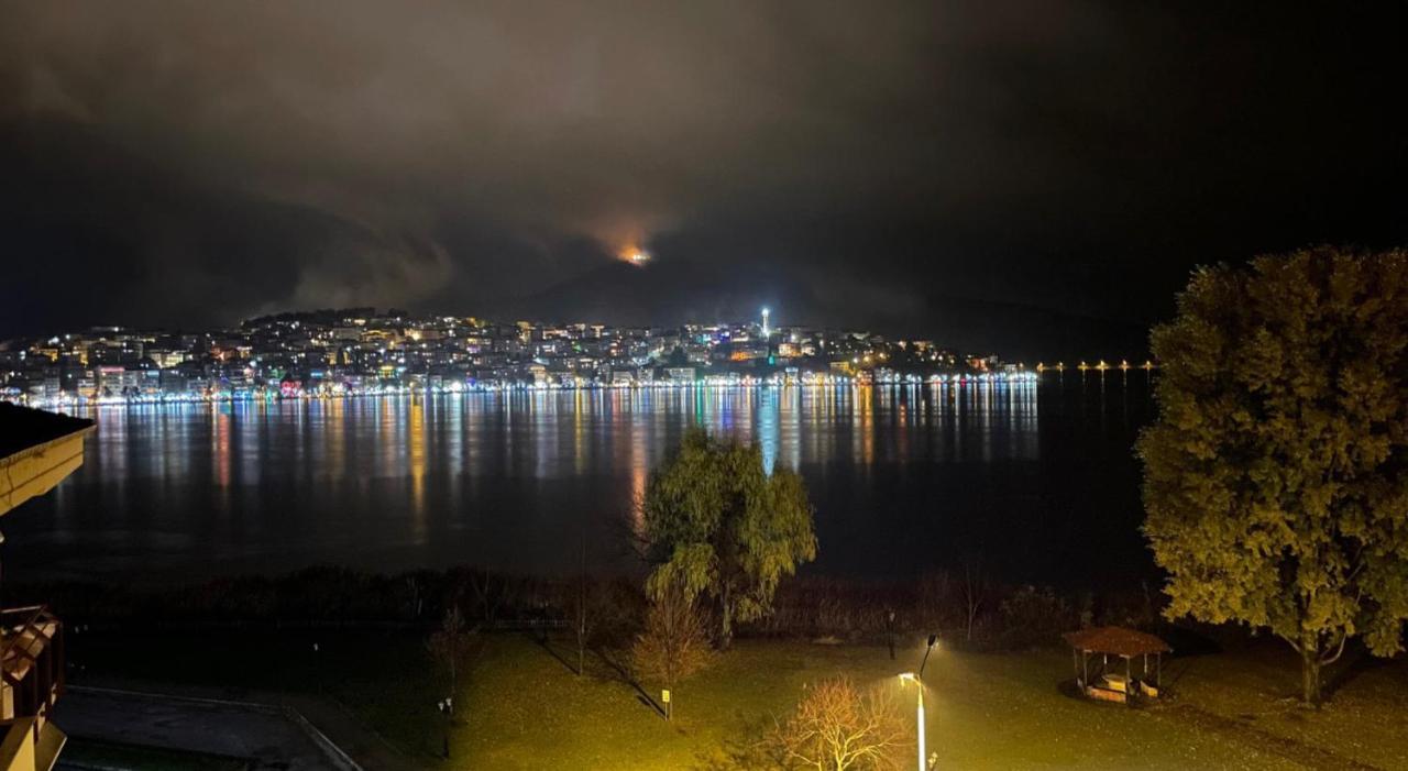 Swan Lake Front Apartment Kastoria Bagian luar foto