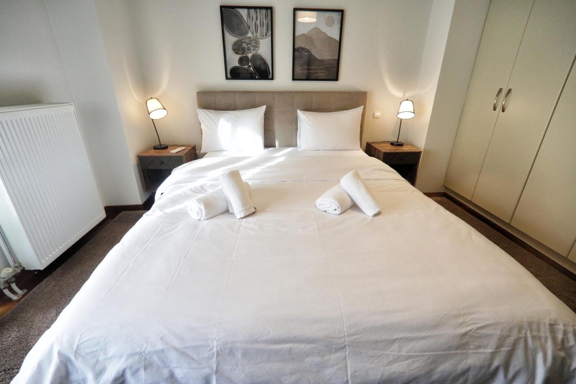 Swan Lake Front Apartment Kastoria Bagian luar foto